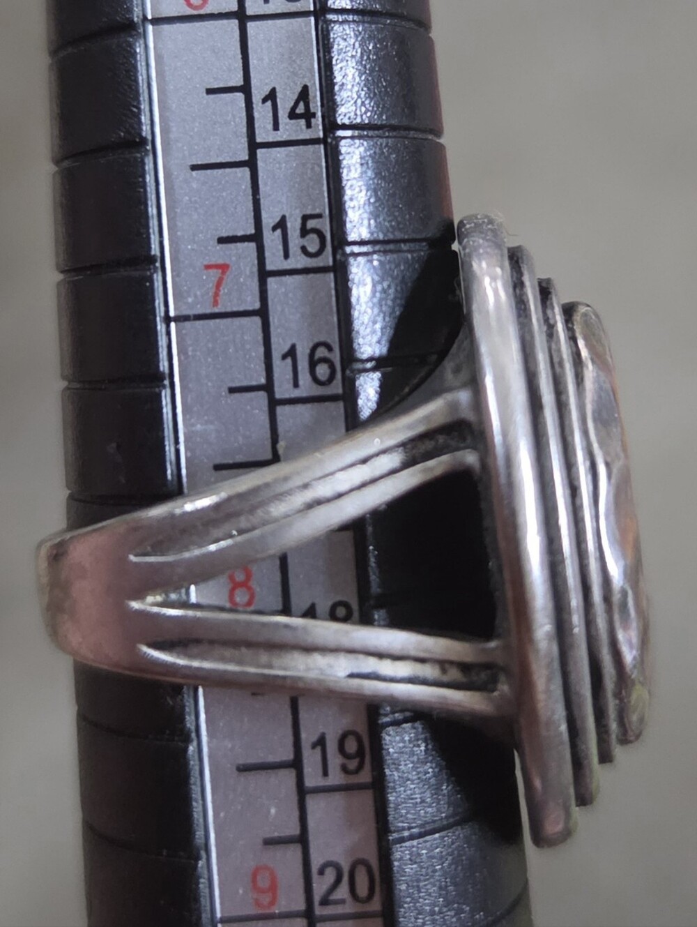 Premier Designs Momentum Ring Size 8 Retired Silvertone Hammered Statement - Picture 3 of 5